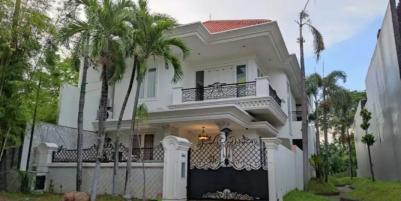 Rumah Mewah SHM di Kawasan Graha Family Wiyung Surabaya