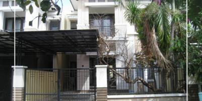 Rumah Central Park Ahmad Yani Surabaya - Great Location, Cosy & Secure.