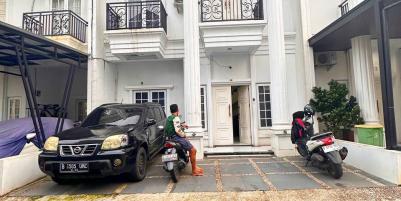 Rumah dijual desain clasic style di Bambu Apus Jakarta Timur 