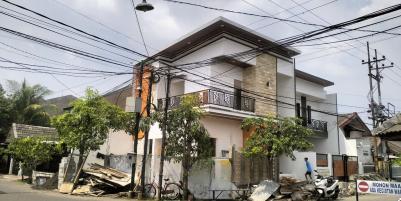 Rumah Hook Baru Gress Lokasi Super Strategis di Semolowaru Surabaya