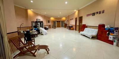 Dijual Bangunan Komersil 3 Lantai di Pertokoan Singaraja Square