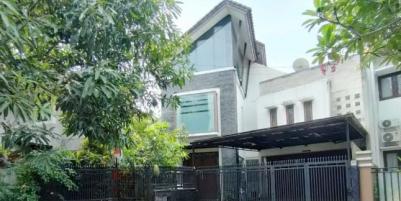 Dijual Rumah 2,5 Lantai di Raffles Hills, Kota Depok