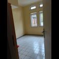 RUMAH GAYA AMERICAN CLASSIC 3 KAMAR TIDUR DUA KAMAR MANDI DENGAN CARPORT DI ARCAMANIK BANDUNG