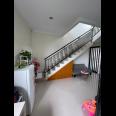 Rumah kota Batu 2 Lt mewah kolam renang rooftop type 70/70m pinggir aspal