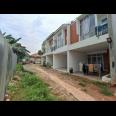 Townhouse Rumah Mezzanine dekat Stasiun Lrt Ciracas Jakarta Timur 