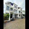 Rumah hook 3lantai dekat gerbang tol Setu Jakarta Timur 