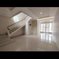 Rumah Baru Minimalis Modern Lokasi Strategis Tengah Kota di Manyar Tirtoyoso Surabaya  