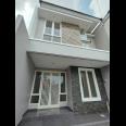 Rumah Baru Minimalis Modern Lokasi Strategis Tengah Kota di Manyar Tirtoyoso Surabaya  