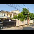 Rumah Mewah Klasik dengan kolam Renang Siap pakai area Jaksel