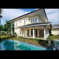 Rumah Mewah Klasik dengan kolam Renang Siap pakai area Jaksel