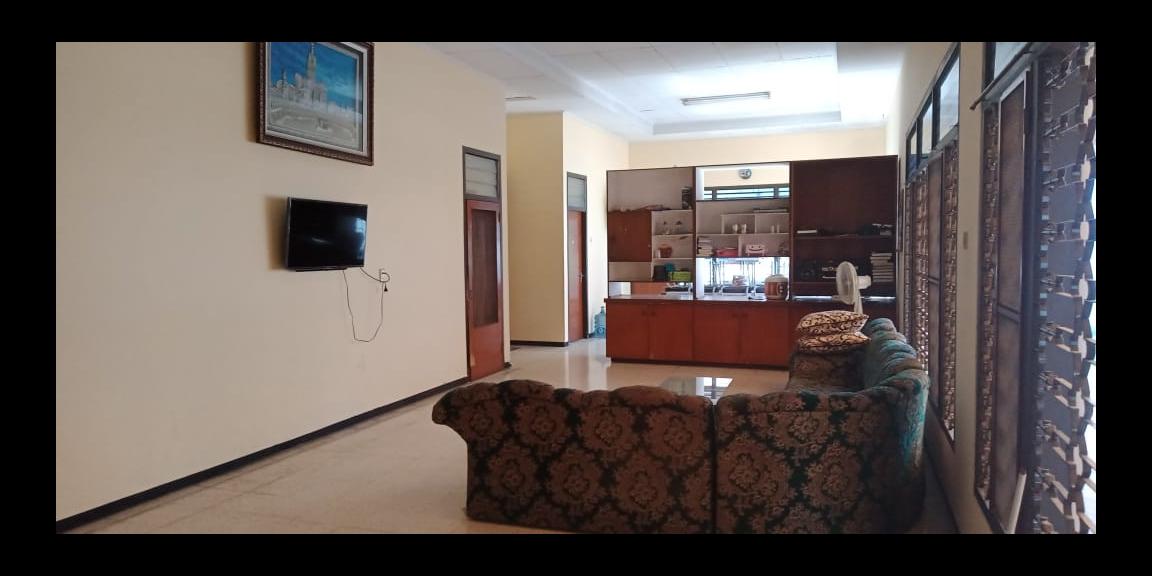 Rumah Strategis Super Luas Siap Huni Lokasi Gayungsari Surabaya Selatan Rumah Strategis Super Luas Siap Huni Lokasi Gayungsari Surabaya Selatan