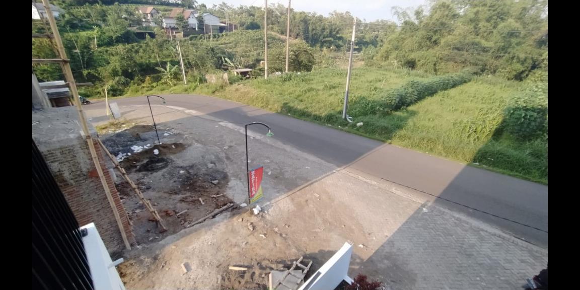 Perumahan mewah kota Batu 2 Lt type 70 Promo 465jt khusus 1 rumah saja pinggir jalan raya aspal. Perumahan mewah kota Batu 2 Lt type 70 Promo 465jt khusus 1 rumah saja pinggir jalan raya aspal.