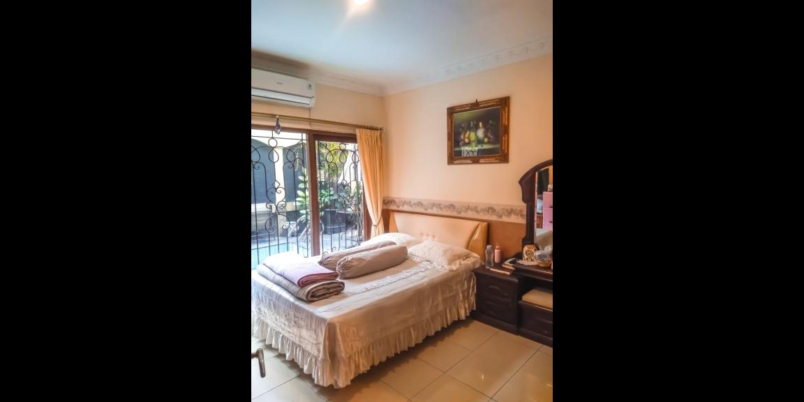 RUMAH DUA LANTAI SIAP HUNI DENGAN INDOOR SWIMMING POOL DI DAGO ASRI KOTA BANDUNG RUMAH DUA LANTAI SIAP HUNI DENGAN INDOOR SWIMMING POOL DI DAGO ASRI KOTA BANDUNG