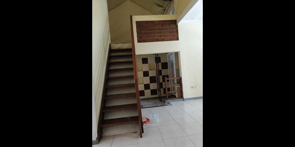 RUMAH GAYA AMERICAN CLASSIC 3 KAMAR TIDUR DUA KAMAR MANDI DENGAN CARPORT DI ARCAMANIK BANDUNG RUMAH GAYA AMERICAN CLASSIC 3 KAMAR TIDUR DUA KAMAR MANDI DENGAN CARPORT DI ARCAMANIK BANDUNG