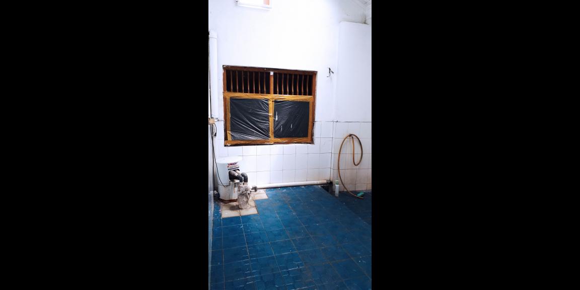 Disewakan Rumah dengan Halaman Luas, Menampung Hingga 10 Mobil Disewakan Rumah dengan Halaman Luas, Menampung Hingga 10 Mobil