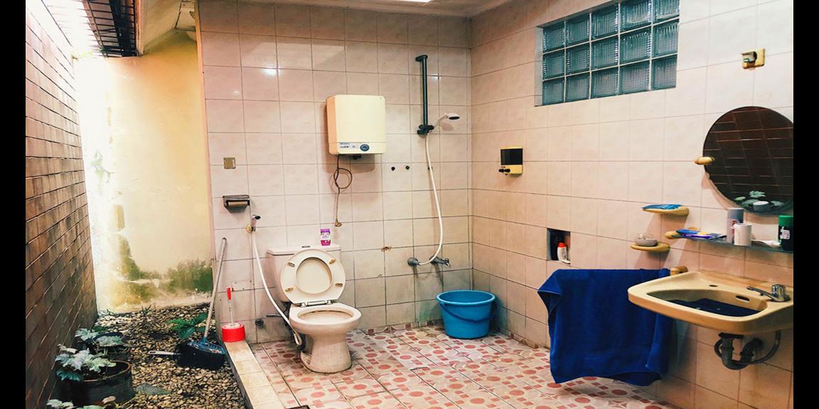 RUMAH MODERN-CLASSIC DENGAN KOLAM RENANG DI SUKAHAJI PASTEUR BANDUNG RUMAH MODERN-CLASSIC DENGAN KOLAM RENANG DI SUKAHAJI PASTEUR BANDUNG