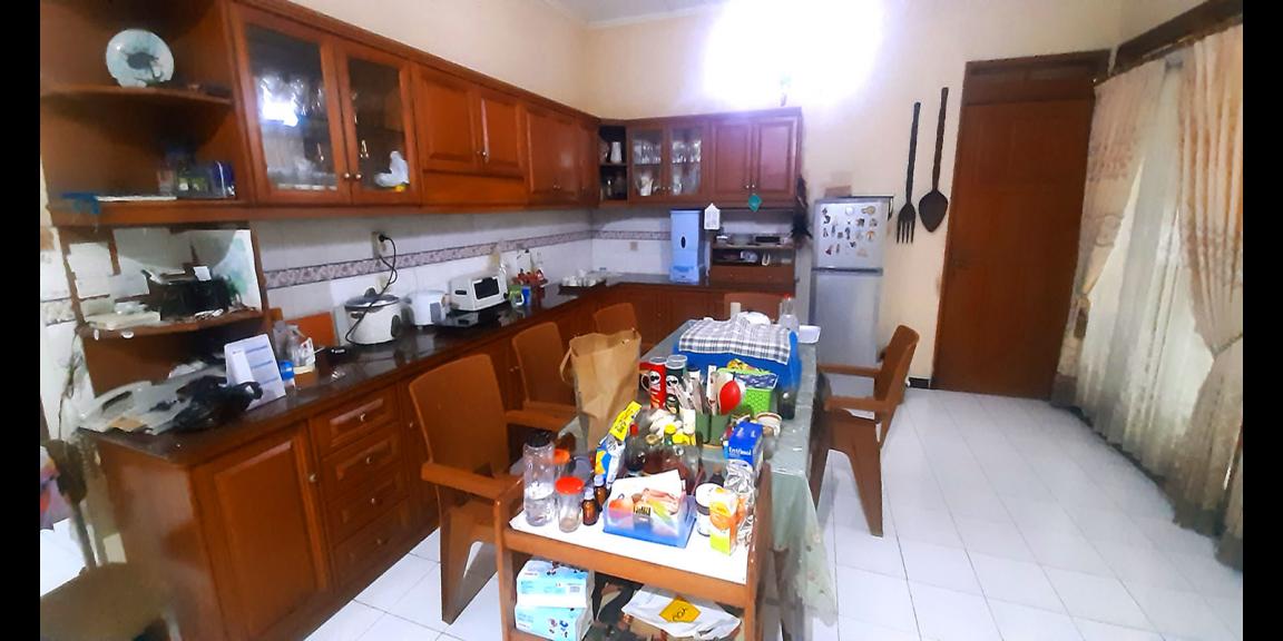 RUMAH MODERN-CLASSIC DENGAN KOLAM RENANG DI SUKAHAJI PASTEUR BANDUNG RUMAH MODERN-CLASSIC DENGAN KOLAM RENANG DI SUKAHAJI PASTEUR BANDUNG