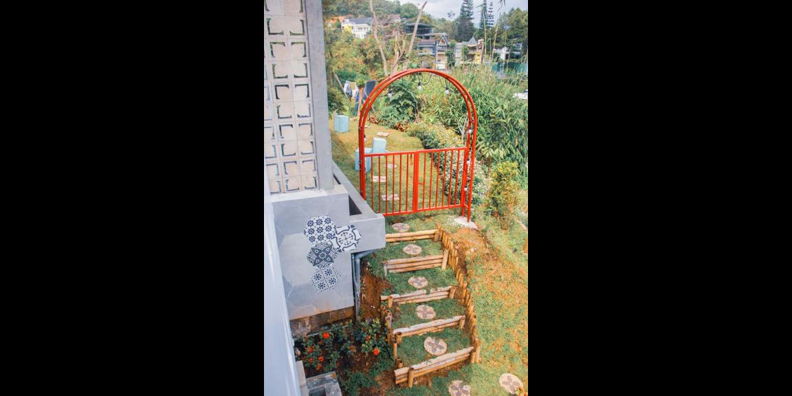 RUMAH MODERN BEACH HOUSE DENGAN SWIMMING POOL DI RESORT DAGO PAKAR BANDUNG RUMAH MODERN BEACH HOUSE DENGAN SWIMMING POOL DI RESORT DAGO PAKAR BANDUNG