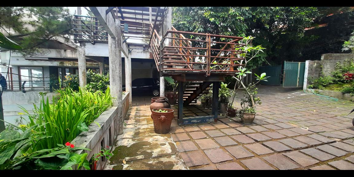 RUMAH 3 LANTAI DENGAN ROOFTOP VIEW KOTA BANDUNG KAWASAN DAGO BANDUNG RUMAH 3 LANTAI DENGAN ROOFTOP VIEW KOTA BANDUNG KAWASAN DAGO BANDUNG