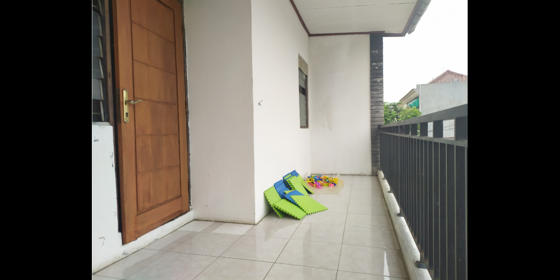 Rumah 2 Lantai Ada Carport Gratis AC Rumah 2 Lantai Ada Carport Gratis AC