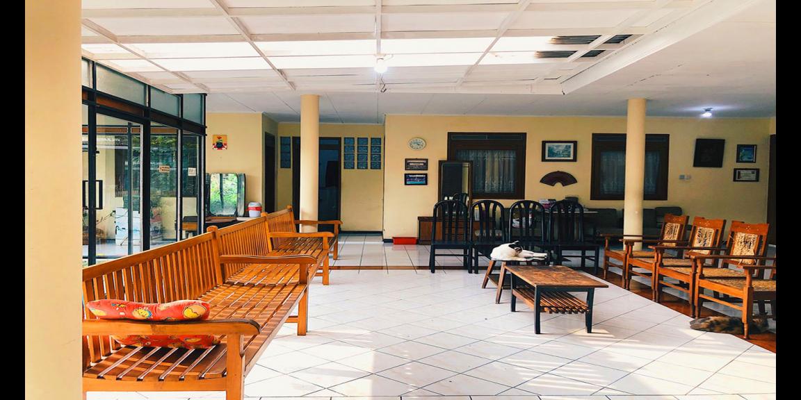 RUMAH MODERN-CLASSIC DENGAN KOLAM RENANG DI SUKAHAJI PASTEUR BANDUNG RUMAH MODERN-CLASSIC DENGAN KOLAM RENANG DI SUKAHAJI PASTEUR BANDUNG