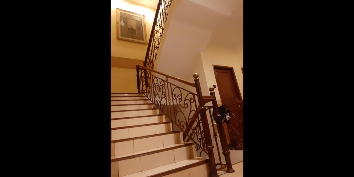 RUMAH DUA LANTAI SIAP HUNI DENGAN INDOOR SWIMMING POOL DI DAGO ASRI KOTA BANDUNG RUMAH DUA LANTAI SIAP HUNI DENGAN INDOOR SWIMMING POOL DI DAGO ASRI KOTA BANDUNG