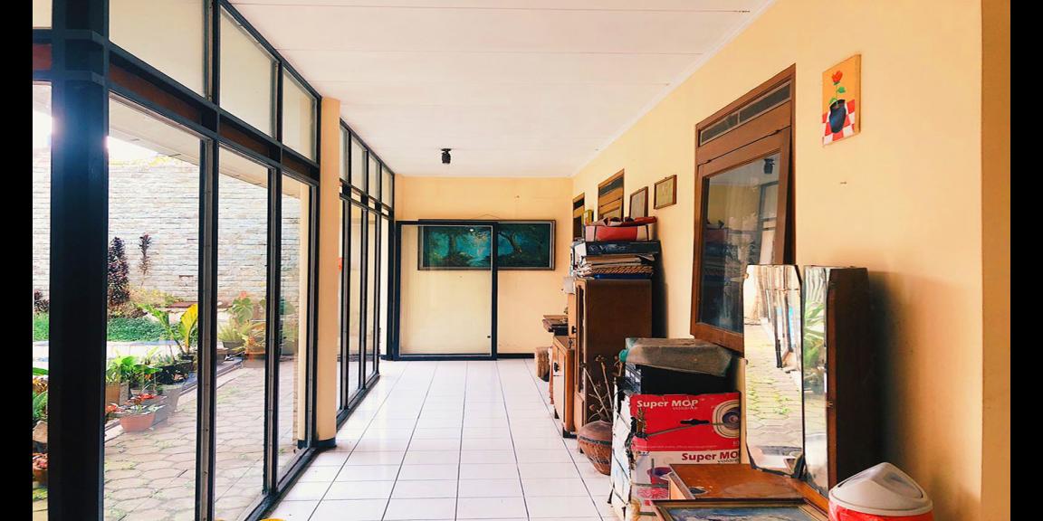 RUMAH MODERN-CLASSIC DENGAN KOLAM RENANG DI SUKAHAJI PASTEUR BANDUNG RUMAH MODERN-CLASSIC DENGAN KOLAM RENANG DI SUKAHAJI PASTEUR BANDUNG