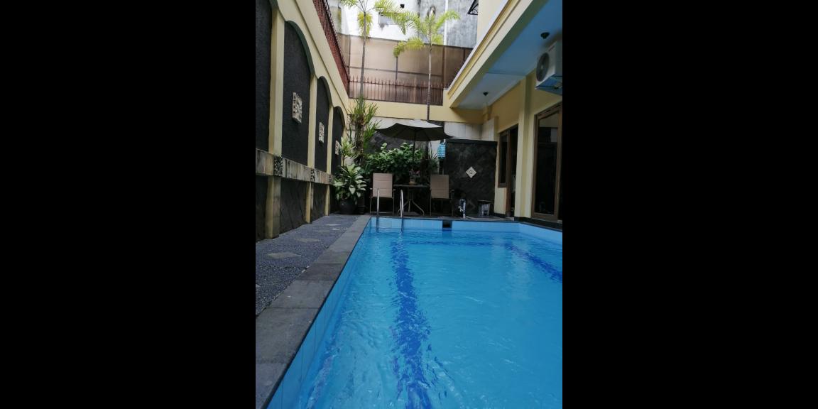 RUMAH DUA LANTAI SIAP HUNI DENGAN INDOOR SWIMMING POOL DI DAGO ASRI KOTA BANDUNG RUMAH DUA LANTAI SIAP HUNI DENGAN INDOOR SWIMMING POOL DI DAGO ASRI KOTA BANDUNG