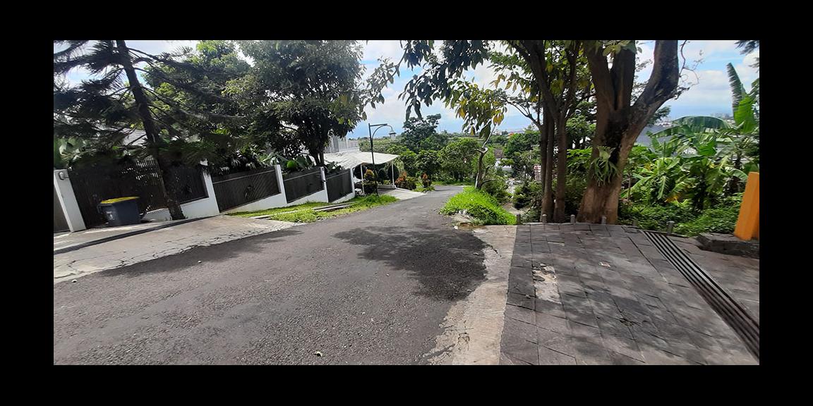 RUMAH MODERN MINIMALIS DENGAN SWIMMING POOL VIEW LEMBAH DI RESORT DAGO PAKAR BANDUNG RUMAH MODERN MINIMALIS DENGAN SWIMMING POOL VIEW LEMBAH DI RESORT DAGO PAKAR BANDUNG