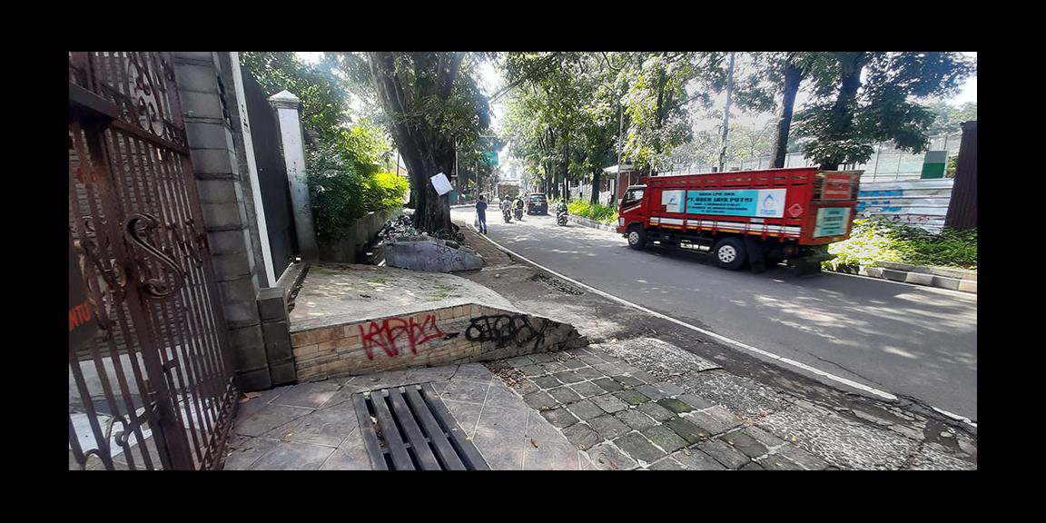 RUMAH MEWAH TANAH LUAS SUPER MURAH VIEW TAMAN DI SAYAP Jl. SUPRATMAN BANDUNG RUMAH MEWAH TANAH LUAS SUPER MURAH VIEW TAMAN DI SAYAP Jl. SUPRATMAN BANDUNG