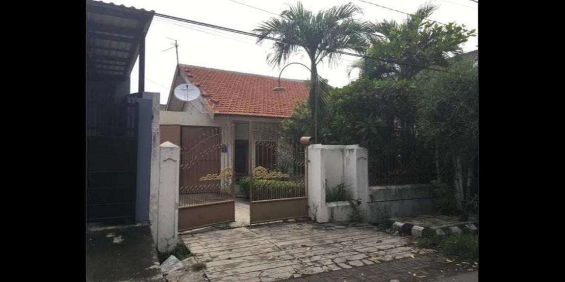 Rumah Rungkut Asri Barat SHM Sangat Luas di Surabaya Rumah Rungkut Asri Barat SHM Sangat Luas di Surabaya