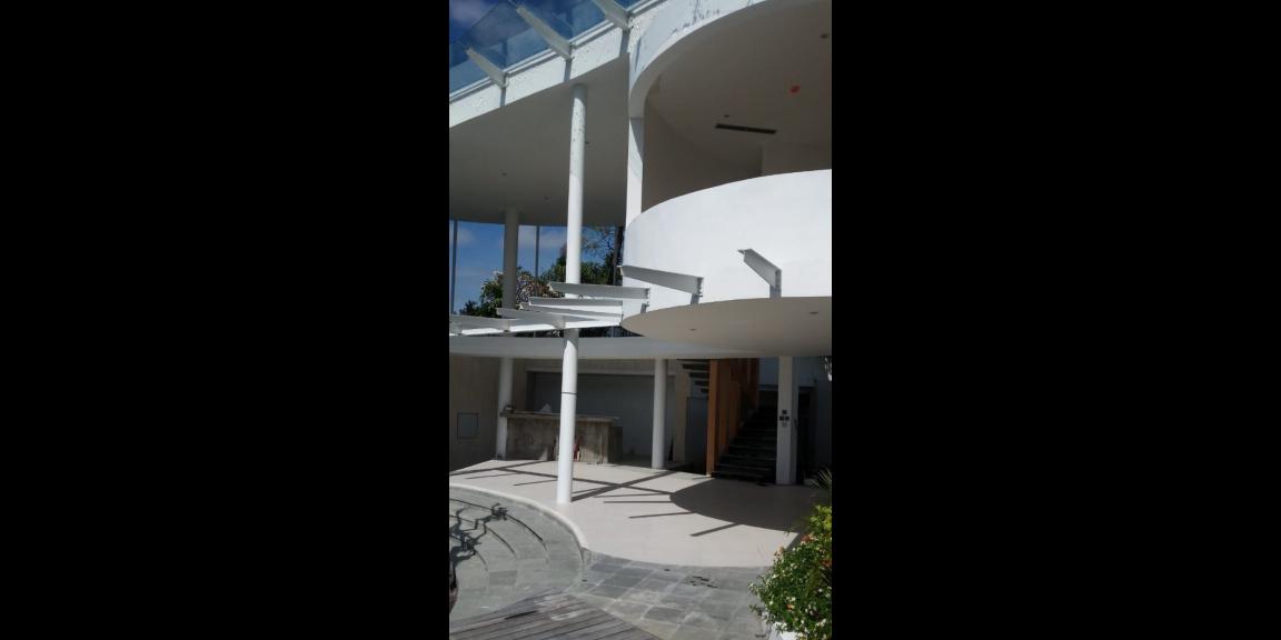 Jual Villa Mewah Siap Huni di Jalan Raya Seminyak Kuta Jual Villa Mewah Siap Huni di Jalan Raya Seminyak Kuta