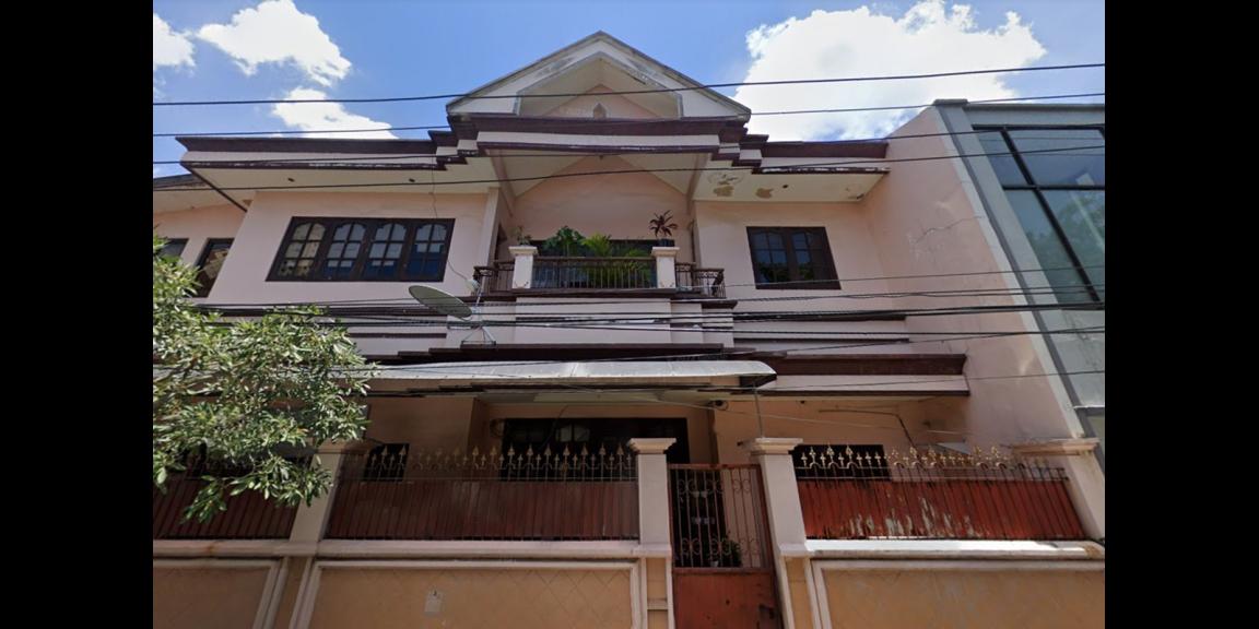 Rumah Bagus Dua Lantai di Ambengan Tengah Surabaya Rumah Bagus Dua Lantai di Ambengan Tengah Surabaya