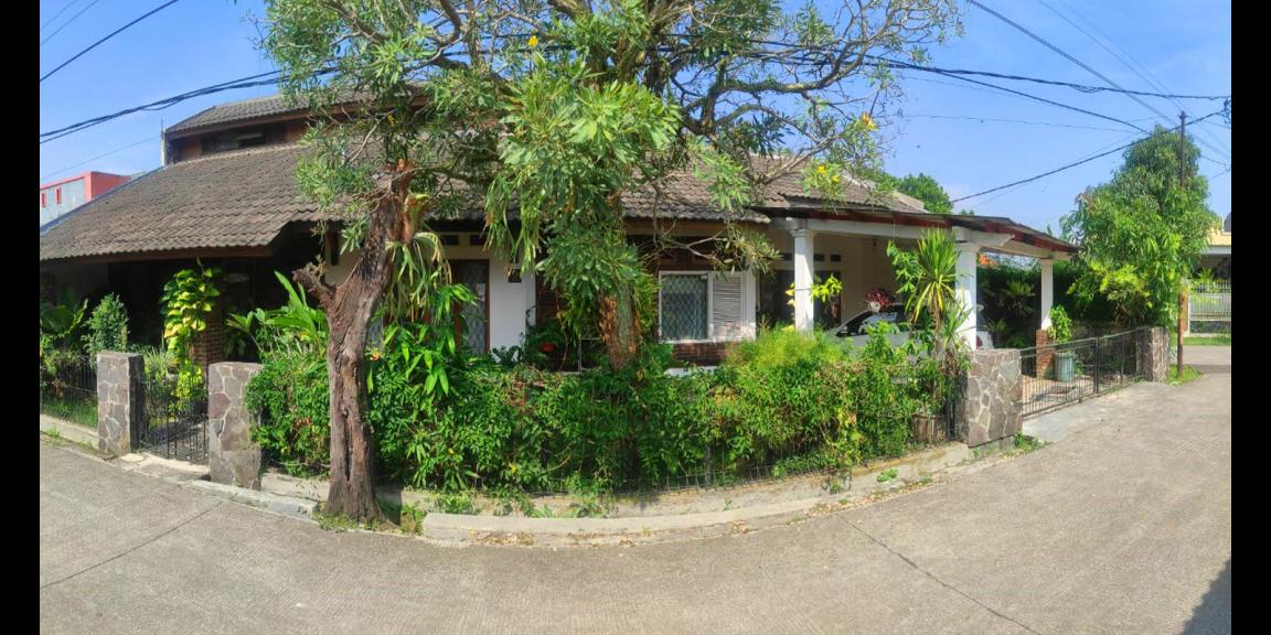 RUMAH GAYA AMERICAN CLASSIC ASRI DAN SEJUK DI RIUNG BANDUNG RUMAH GAYA AMERICAN CLASSIC ASRI DAN SEJUK DI RIUNG BANDUNG