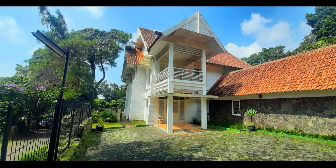 RUMAH GAYA EROPA DI KAWASAN DAGO BANDUNG RUMAH GAYA EROPA DI KAWASAN DAGO BANDUNG