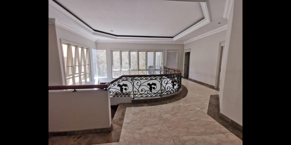 Rumah Mewah Graha Family Klasik Bagus di Kota Surabaya Rumah Mewah Graha Family Klasik Bagus di Kota Surabaya