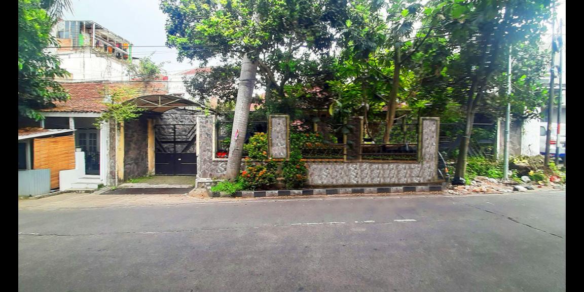 RUMAH MODERN-CLASSIC DENGAN KOLAM RENANG DI SUKAHAJI PASTEUR BANDUNG RUMAH MODERN-CLASSIC DENGAN KOLAM RENANG DI SUKAHAJI PASTEUR BANDUNG