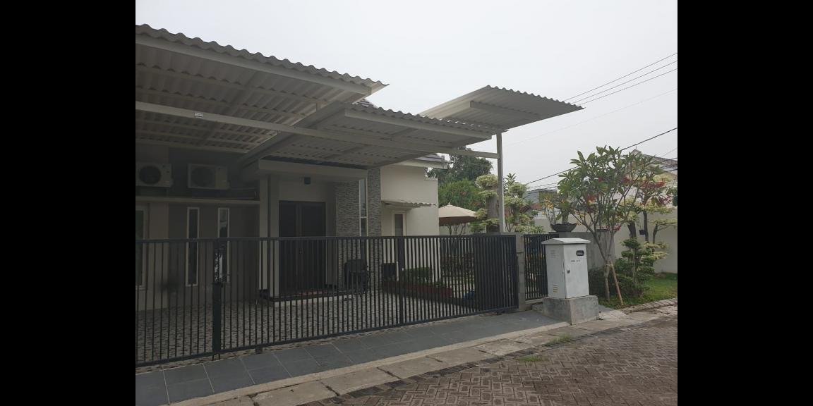 Rumah di Perumahan Taman Rivera Regency Medokan Ayu Rumah di Perumahan Taman Rivera Regency Medokan Ayu