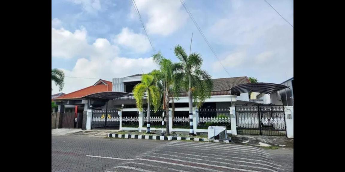 Rumah Luas Siap Huni Lokasi Kutisari Indah Surabaya Rumah Luas Siap Huni Lokasi Kutisari Indah Surabaya