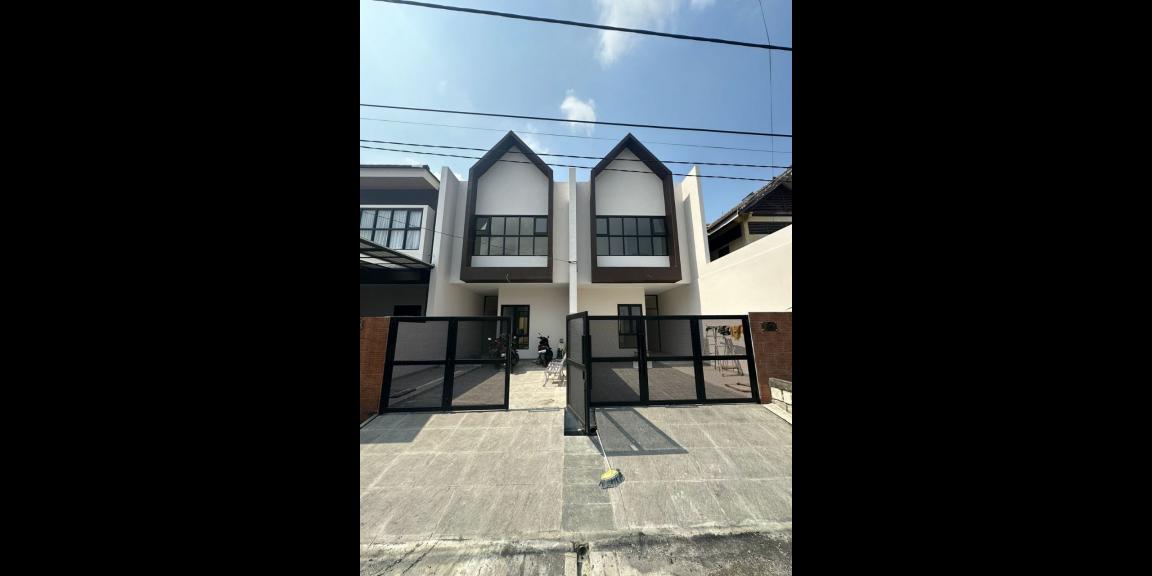 Rumah Baru Gress Siap Huni Lokasi Strategis di Tenggilis Surabaya Rumah Baru Gress Siap Huni Lokasi Strategis di Tenggilis Surabaya