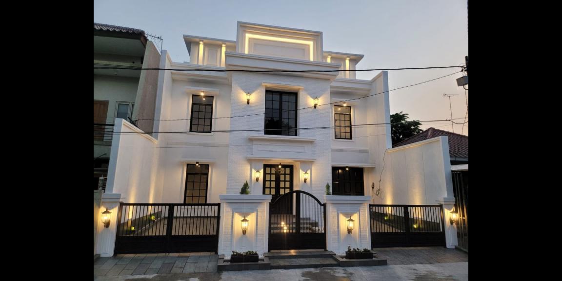 Rumah Colonial Modern Baru Gress di Kertajaya Indah Surabaya  Rumah Colonial Modern Baru Gress di Kertajaya Indah Surabaya