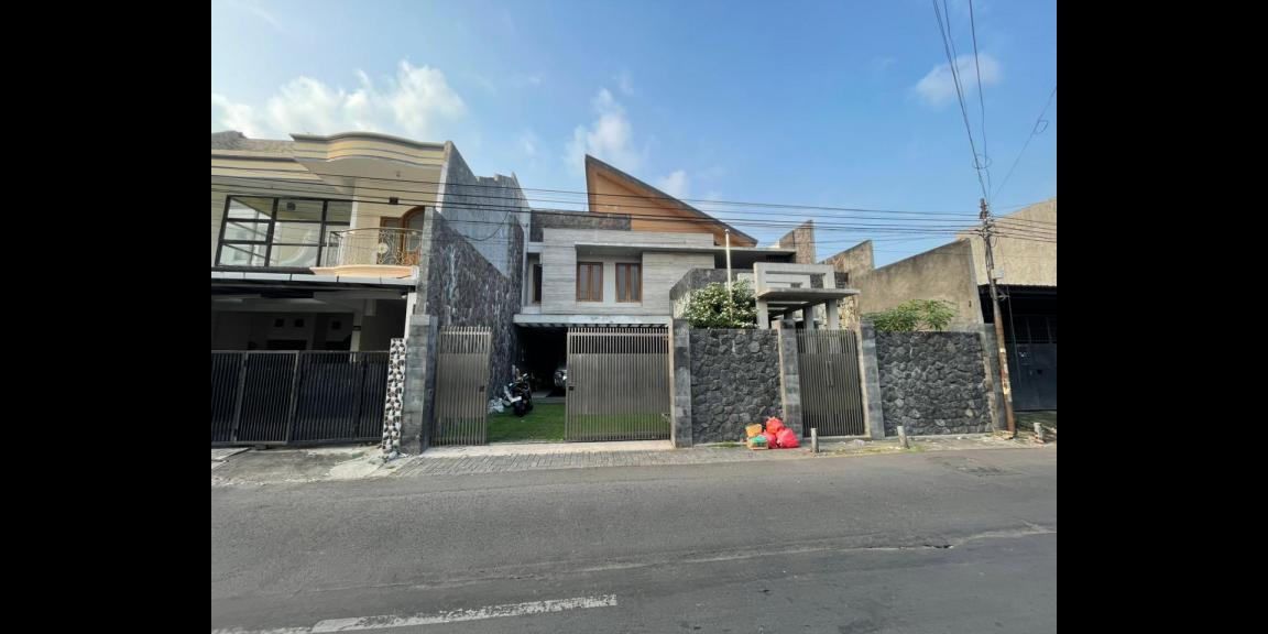 !!!JUAL CEPAT!!! Rumah Istimewa Nol Jalan Raya Semi Furnished Siap Huni Lokasi Karah Jambangan Surabaya Selatan !!!JUAL CEPAT!!! Rumah Istimewa Nol Jalan Raya Semi Furnished Siap Huni Lokasi Karah Jambangan Surabaya Selatan