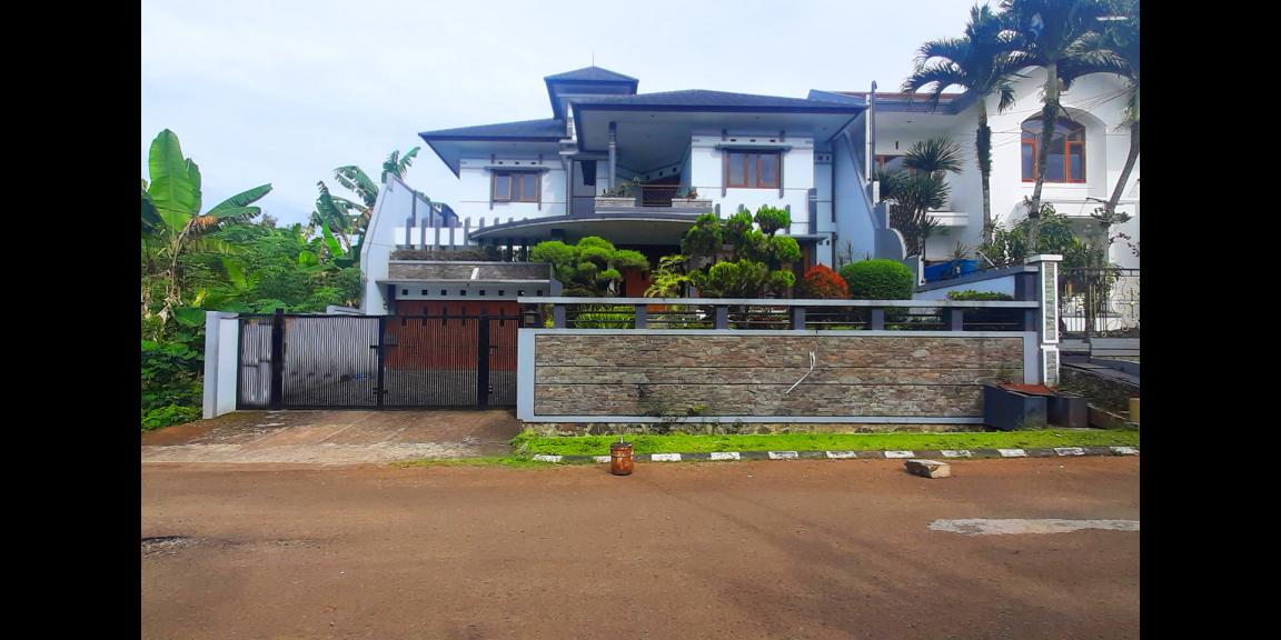 RUMAH DUA LANTAI GAYA KONTEMPORER SIAP HUNI DI DAGO ASRI KOTA BANDUNG RUMAH DUA LANTAI GAYA KONTEMPORER SIAP HUNI DI DAGO ASRI KOTA BANDUNG