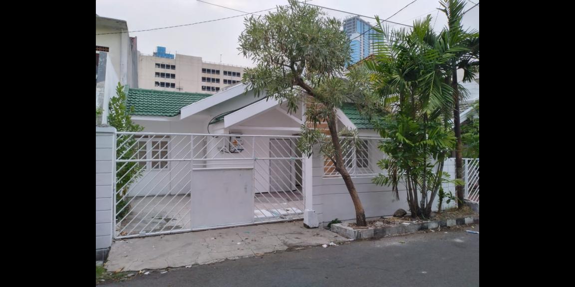 Sewa Rumah Bagus Siap Huni di Jalan Wisma Permai Barat Sewa Rumah Bagus Siap Huni di Jalan Wisma Permai Barat