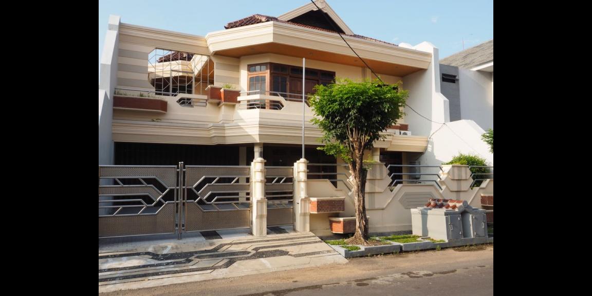 Rumah Mewah Sangat Luas dan Strategis di Manyar Kertoarjo Rumah Mewah Sangat Luas dan Strategis di Manyar Kertoarjo