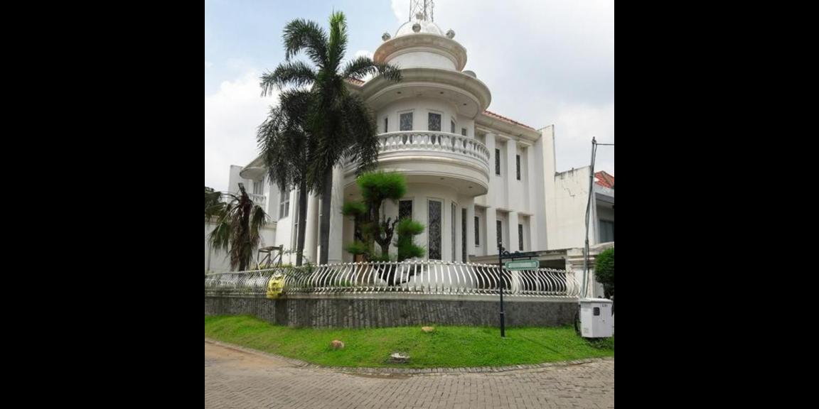 Rumah Mewah di Komplek Villa Valencia Lontar Surabaya Rumah Mewah di Komplek Villa Valencia Lontar Surabaya