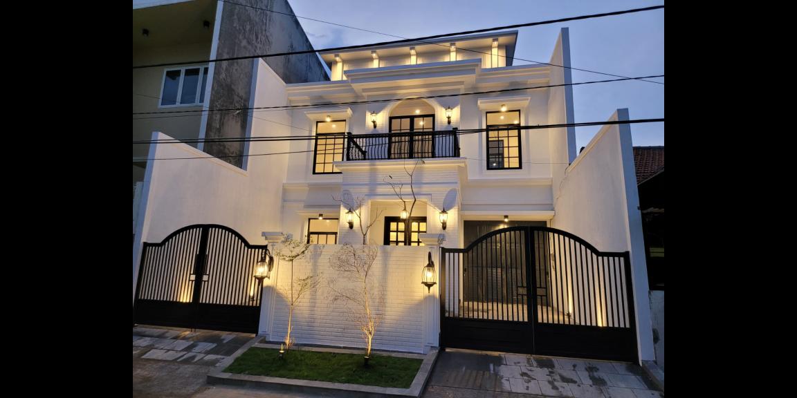 Rumah Mewah Bagus di Manyar Tirtoyoso Selatan Siap Huni Rumah Mewah Bagus di Manyar Tirtoyoso Selatan Siap Huni