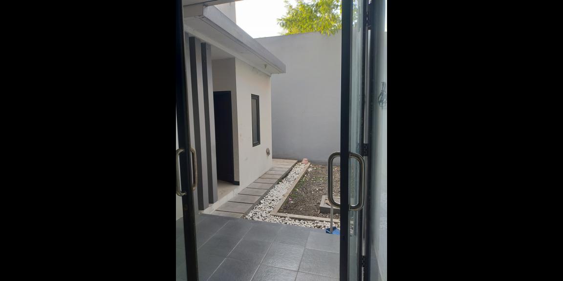 Rumah Minimalis Modern Lokasi Strategis di Kertomenanggal Gayungan Surabaya Selatan Rumah Minimalis Modern Lokasi Strategis di Kertomenanggal Gayungan Surabaya Selatan