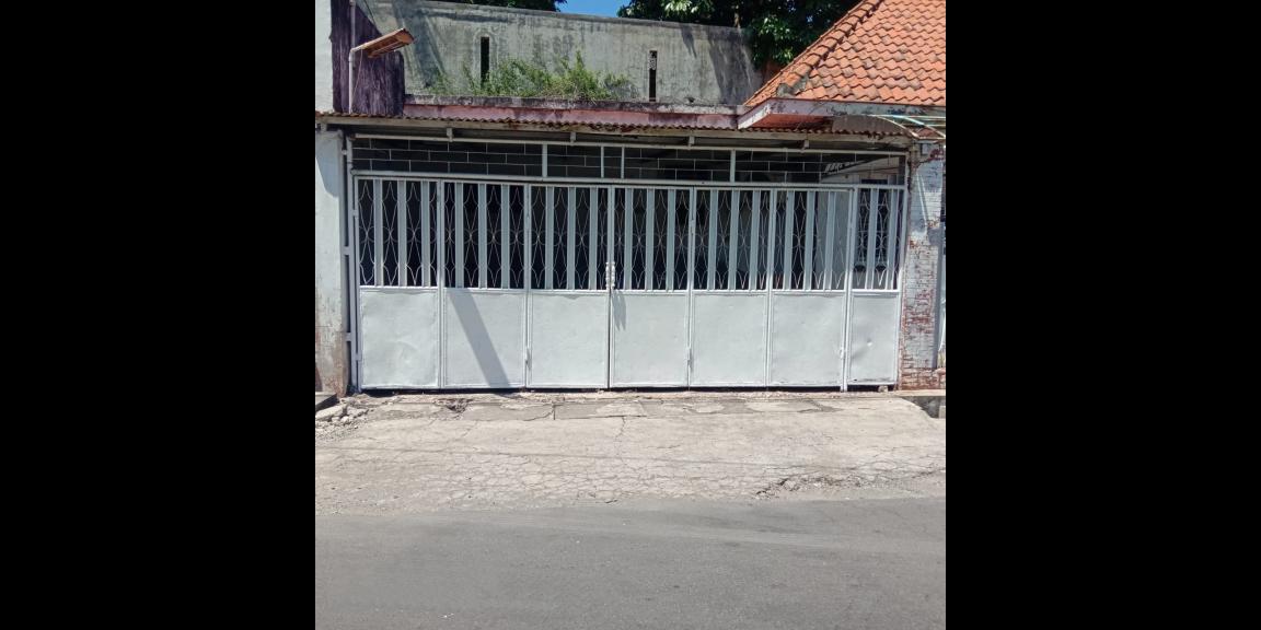 Jual Rumah Sangat Strategis di Jalan Gondosuli Kota Surabaya Jual Rumah Sangat Strategis di Jalan Gondosuli Kota Surabaya