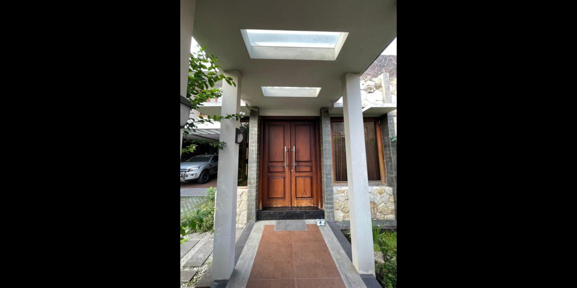 !!!JUAL CEPAT!!! Rumah Istimewa Nol Jalan Raya Semi Furnished Siap Huni Lokasi Karah Jambangan Surabaya Selatan !!!JUAL CEPAT!!! Rumah Istimewa Nol Jalan Raya Semi Furnished Siap Huni Lokasi Karah Jambangan Surabaya Selatan
